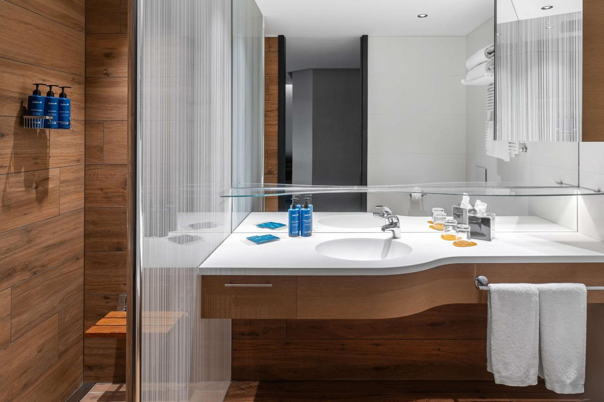 Radisson Blu Hotel, Bergamo Choruslife ภายนอก รูปภาพ