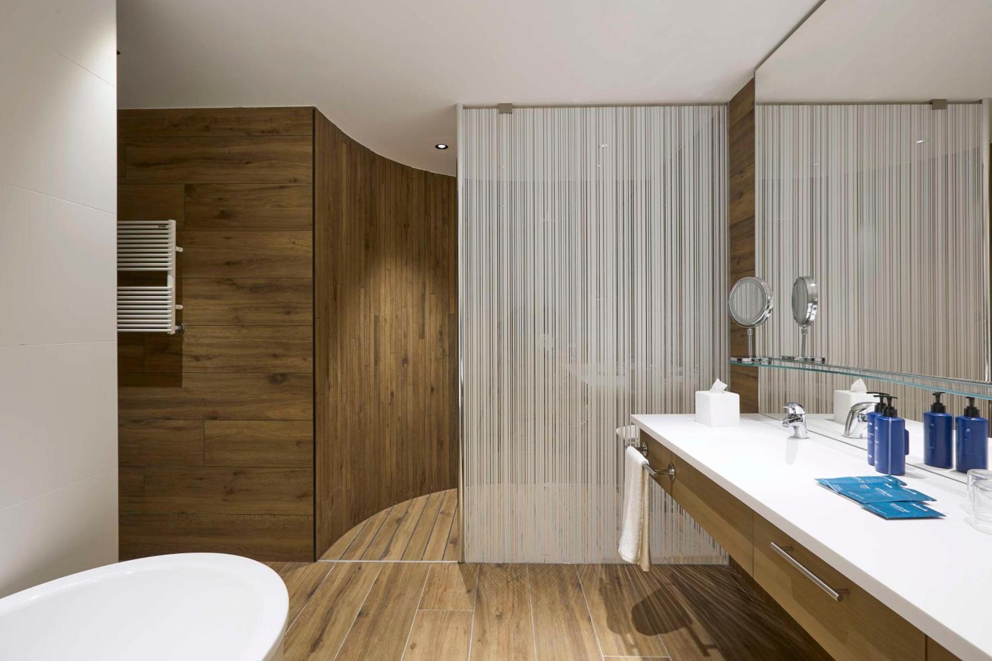 Radisson Blu Hotel, Bergamo Choruslife ภายนอก รูปภาพ