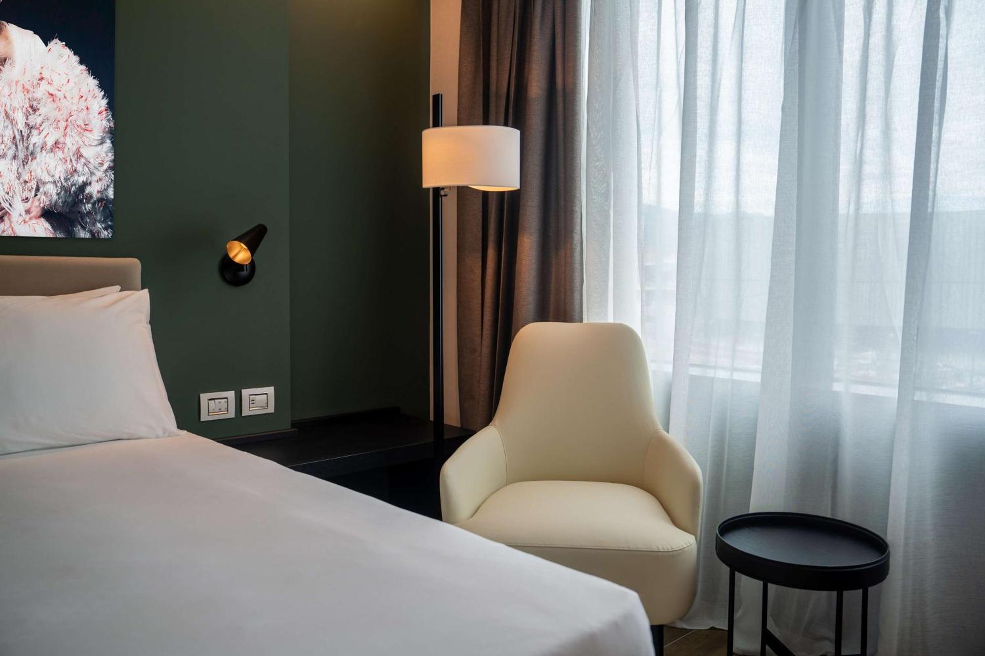 Radisson Blu Hotel, Bergamo Choruslife ภายนอก รูปภาพ