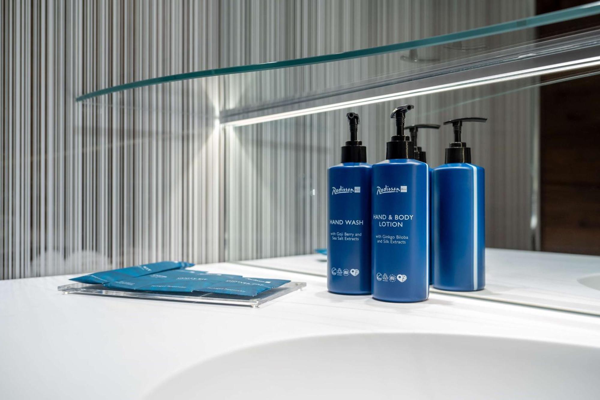 Radisson Blu Hotel, Bergamo Choruslife ภายนอก รูปภาพ