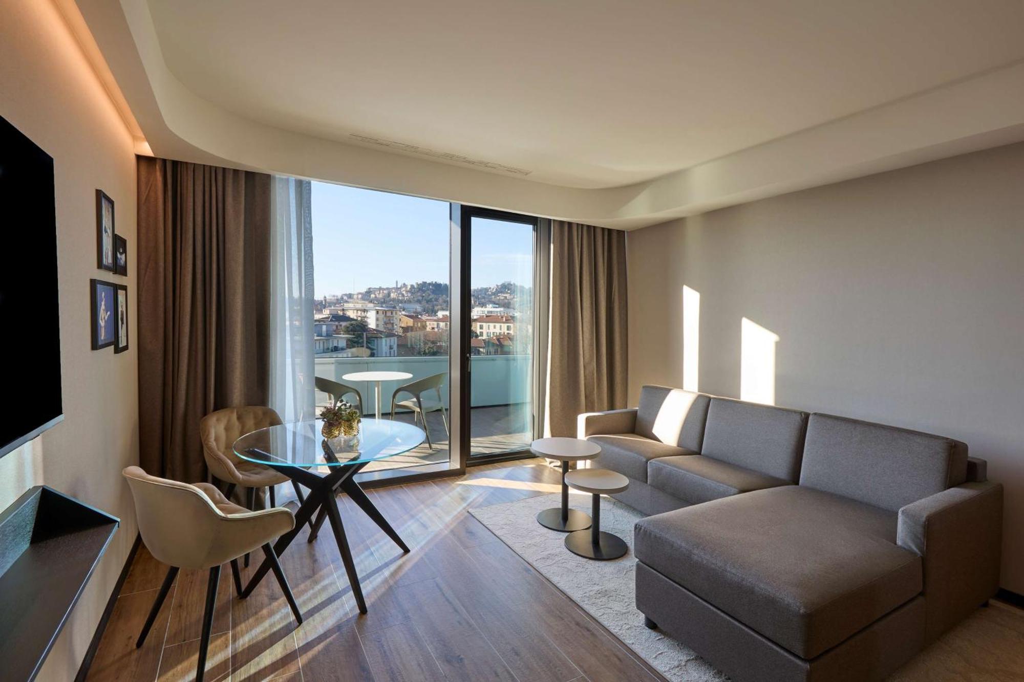 Radisson Blu Hotel, Bergamo Choruslife ภายนอก รูปภาพ