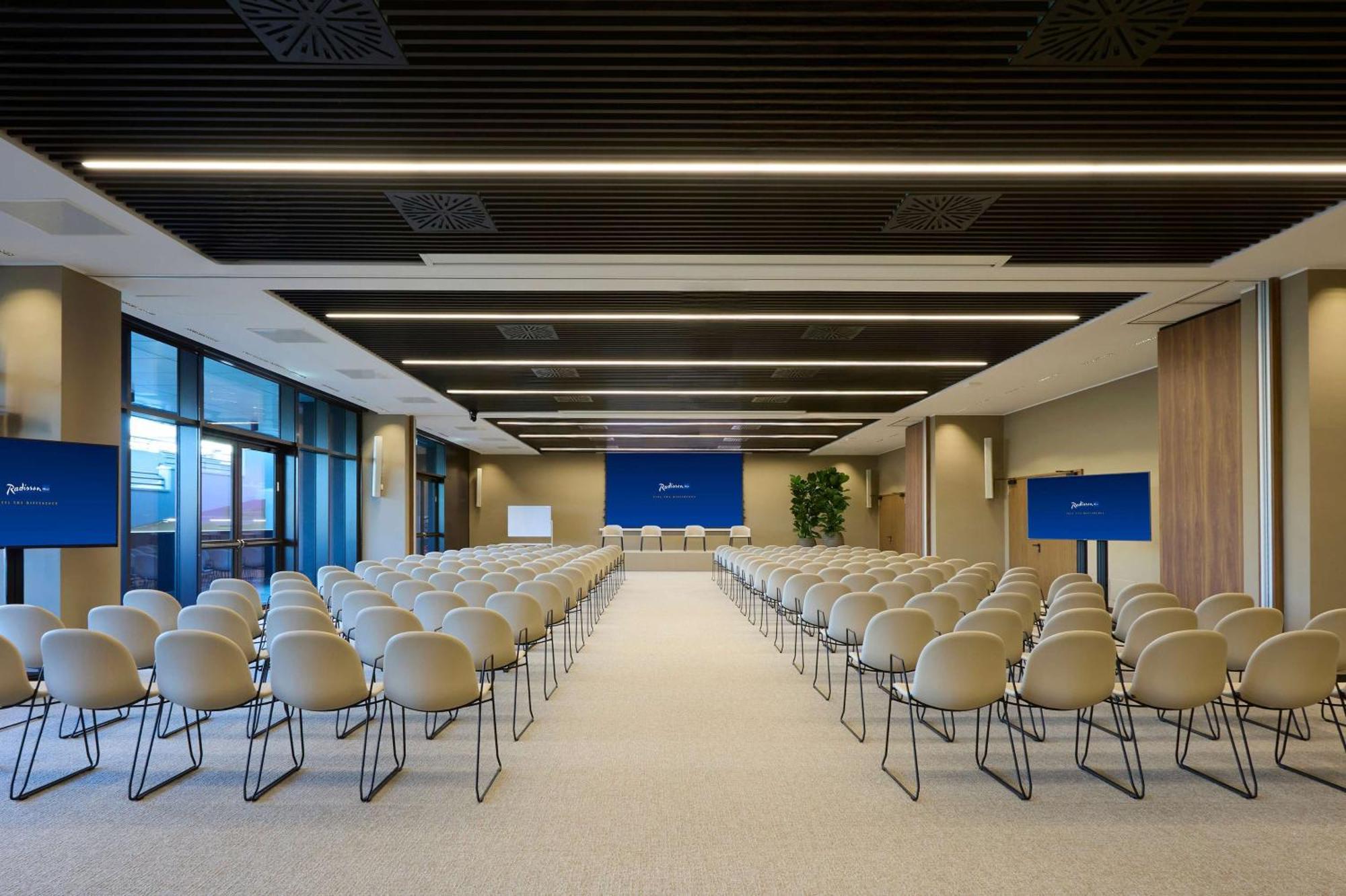 Radisson Blu Hotel, Bergamo Choruslife ภายนอก รูปภาพ